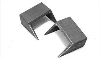 เครื่องจักรและพื้นที่ทำงานของเครื่องตัดท่อเลเซอร์ 3 หัวจับ ซีรีส์ T3